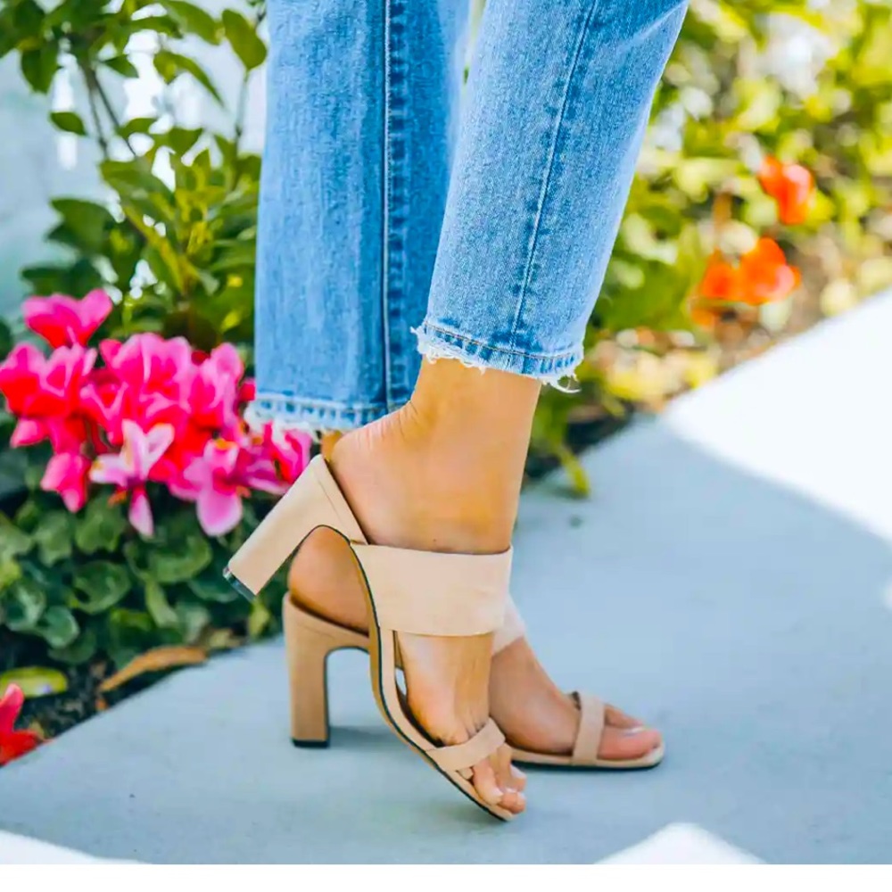 NWT B.O.G. Collective “Whitley Faux Suede Sandal”